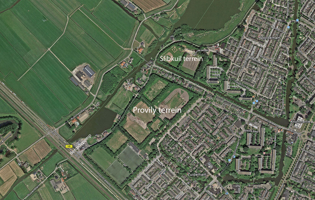 Luchtfoto van Provily terrein en Slibkuil terrein, de nieuwe bouwlocatie voor Eilanden van Hain in Krommenie